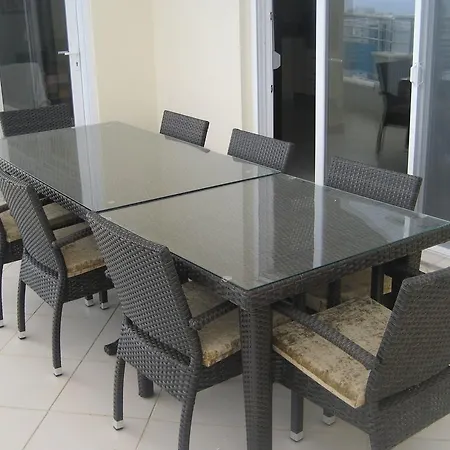 Paradise Hill Apartment *